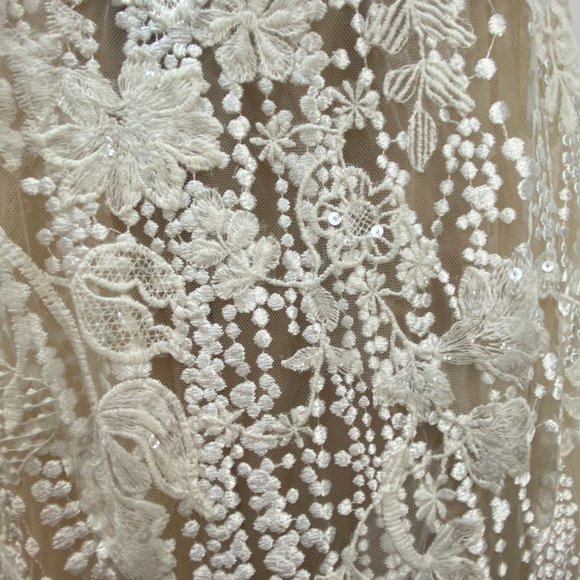 Stunning Allure Bridal Mermaid Lace Gown - Picture 5 of 9